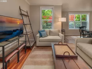 Photo #5: 22003717 Listing