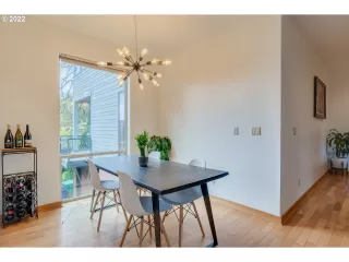 Photo #5: 22003895 Listing