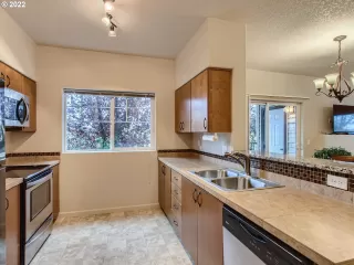 Photo #4: 22003937 Listing