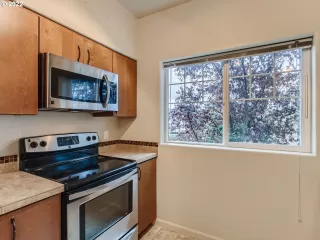 Photo #5: 22003937 Listing