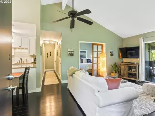 Photo #2: 22004399 Listing