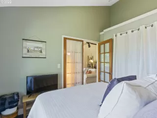 Photo #6: 22004399 Listing