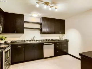 Photo #6: 22004529 Listing