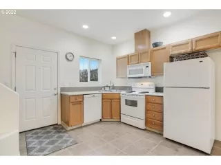 Photo #4: 22004678 Listing