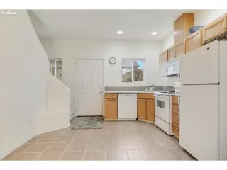 Photo #5: 22004678 Listing