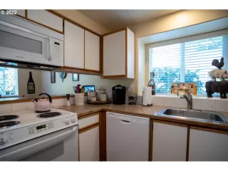 Photo #3: 22005864 Listing