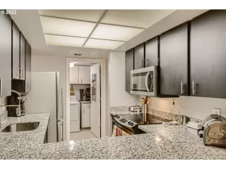 Photo #5: 22006145 Listing