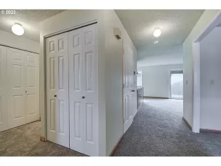 Photo #3: 22006807 Listing