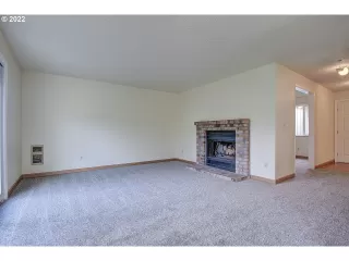 Photo #4: 22006807 Listing