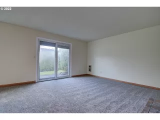 Photo #6: 22006807 Listing