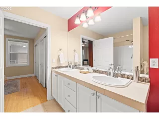 Photo #4: 22007491 Listing