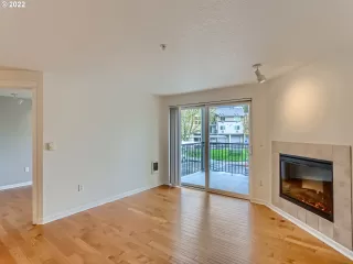 Photo #5: 22007500 Listing