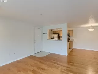 Photo #6: 22007500 Listing