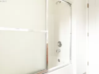 Photo #6: 22008616 Listing