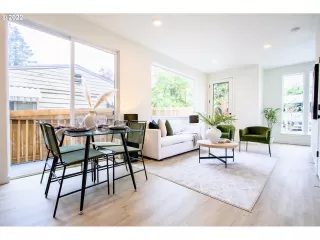 Photo #5: 22009335 Listing
