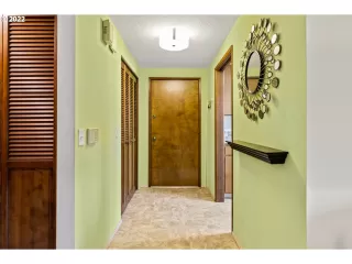 Photo #5: 22009619 Listing