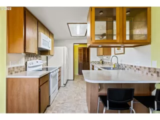 Photo #6: 22009619 Listing