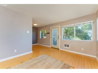 Photo #5: 22010519 Listing 