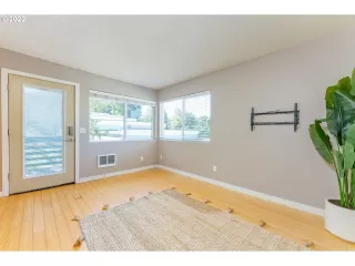 Photo #6: 22010519 Listing 