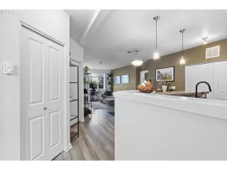 Photo #3: 22010869 Listing