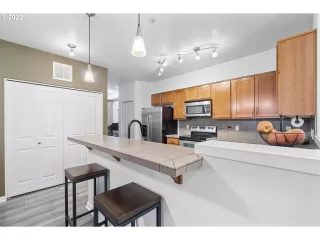 Photo #5: 22010869 Listing