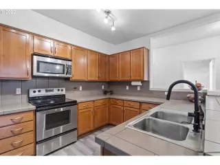 Photo #6: 22010869 Listing