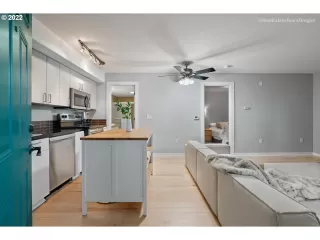 Photo #3: 22011199 Listing