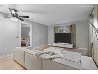 Photo #4: 22011199 Listing