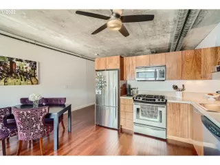 Photo #5: 22011365 Listing