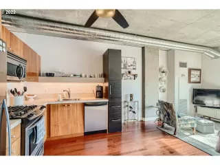 Photo #6: 22011365 Listing