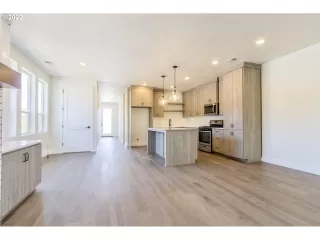 Photo #2: 22011723 Listing 