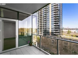 Photo #6: 22011974 Listing