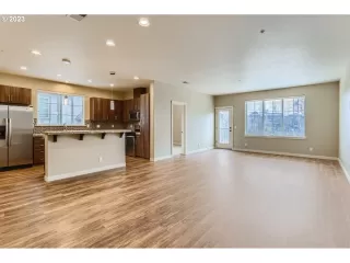 Photo #6: 22013046 Listing