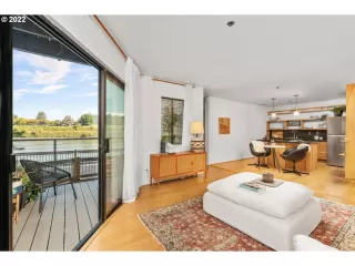 Photo #4: 22013624 Listing