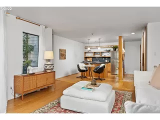 Photo #5: 22013624 Listing