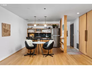 Photo #6: 22013624 Listing