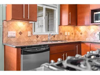 Photo #2: 22013677 Listing