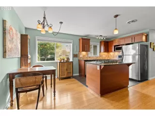 Photo #5: 22013677 Listing