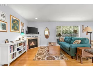 Photo #6: 22013677 Listing