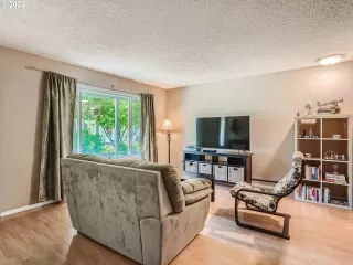 Photo #4: 22015200 Listing