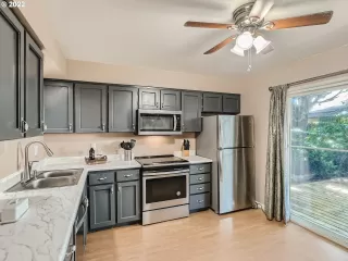 Photo #6: 22015200 Listing