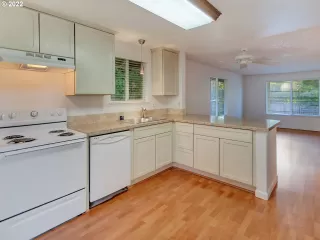 Photo #6: 22015740 Listing