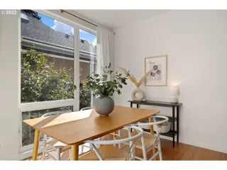 Photo #6: 22015901 Listing 