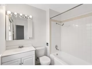 Photo #6: 22015997 Listing