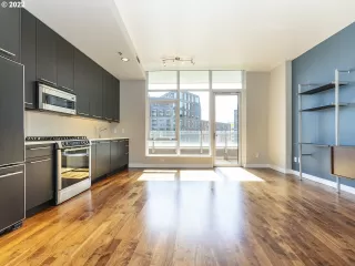 Photo #1: 22021098 Listing 