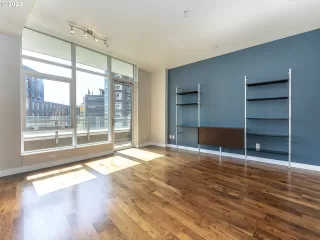 Photo #2: 22021098 Listing 