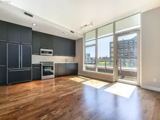 Photo #4: 22021098 Listing 