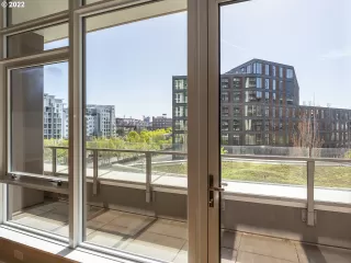 Photo #5: 22021098 Listing 