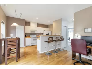 Photo #6: 22021801 Listing 