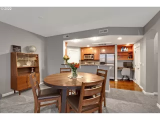 Photo #6: 22022607 Listing 